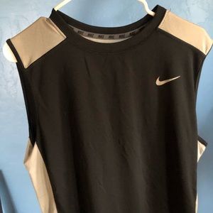 Excellent Nike muscle shirt
